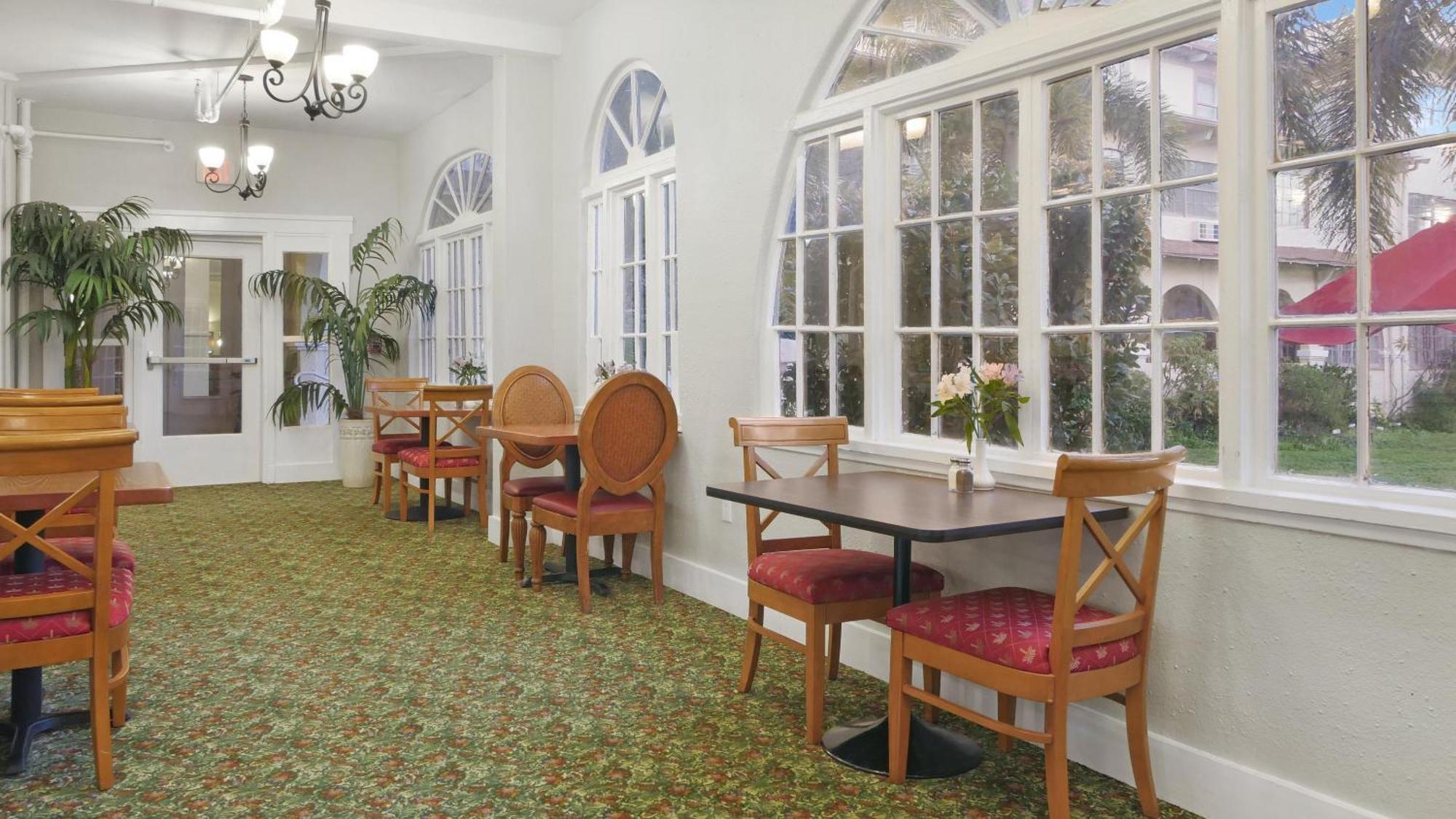 Crystal Bay Historic Hotel St. Petersburg Bagian luar foto